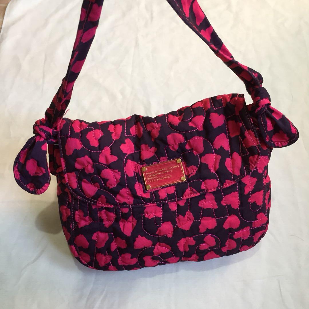 LAST PRICE Marc Jacobs original sling, Women's Fashion, Bags & Wallets,  Cross-body Bags on Carousell