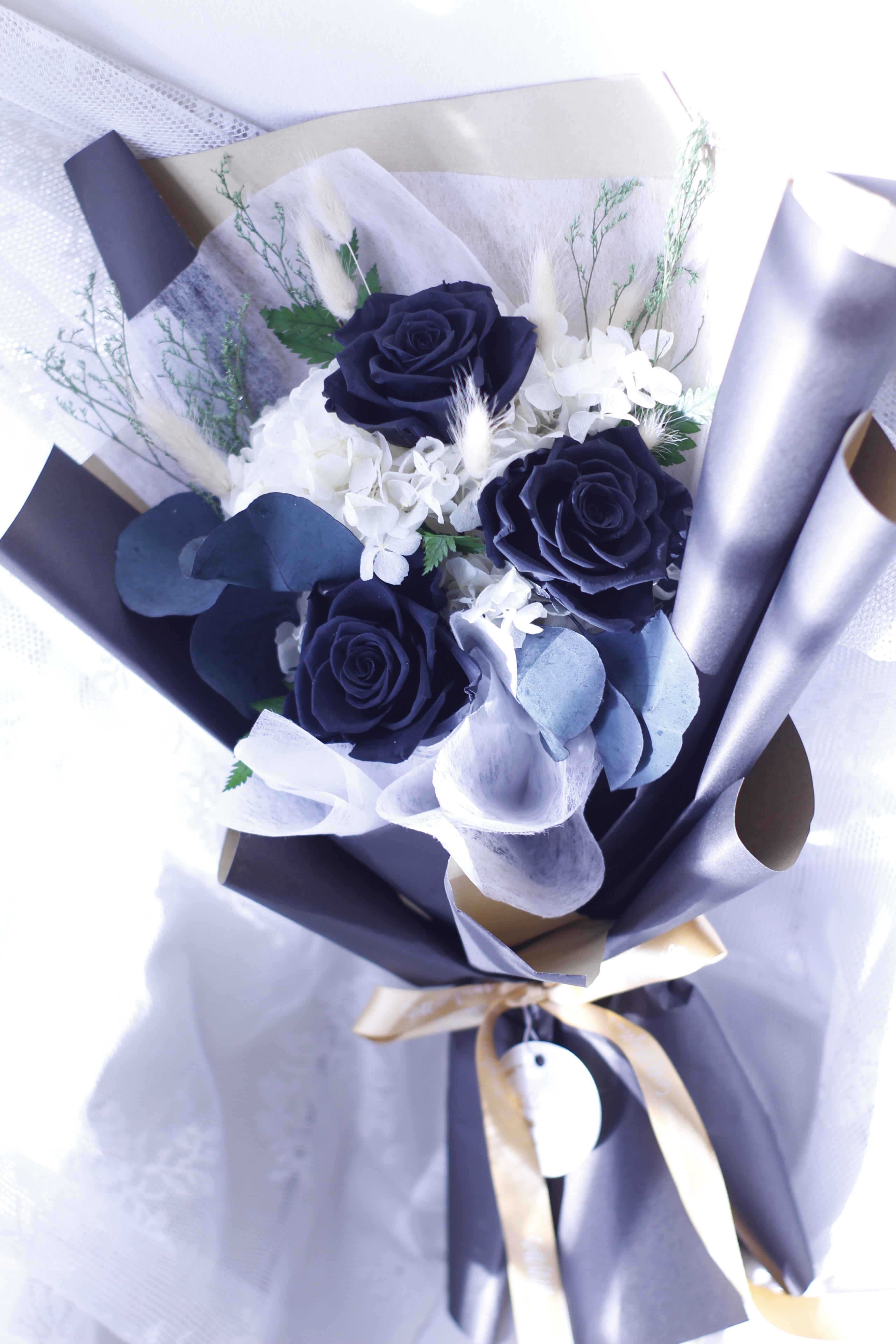 Acrylic Heart Rose Box - Black | Dear Fleurs