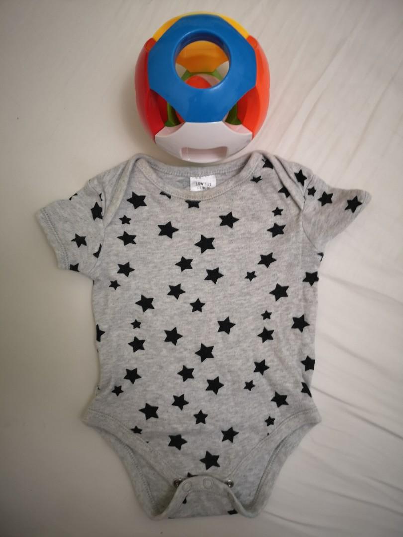 Star Print Onesie (Category: Babies & Kids Fashion) located in Legazpi City. Submitted by gingerails (Listing ID 279008065, Image 1). Description: GUC.