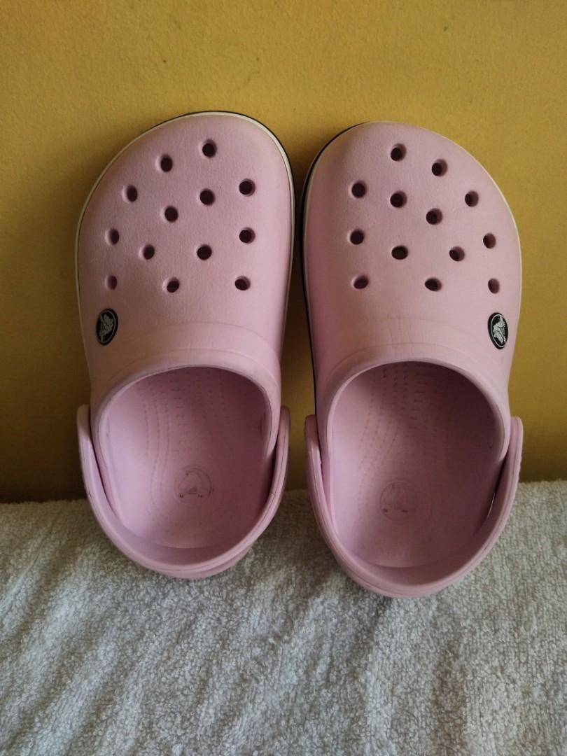 Crocs size 4 girls, Women's Fashion 