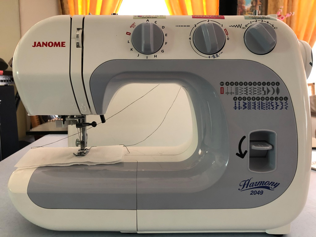 Janome Harmony 2049 Sewing Machine With Sewing Kit And Accessories Kitchen Appliances On Carousell