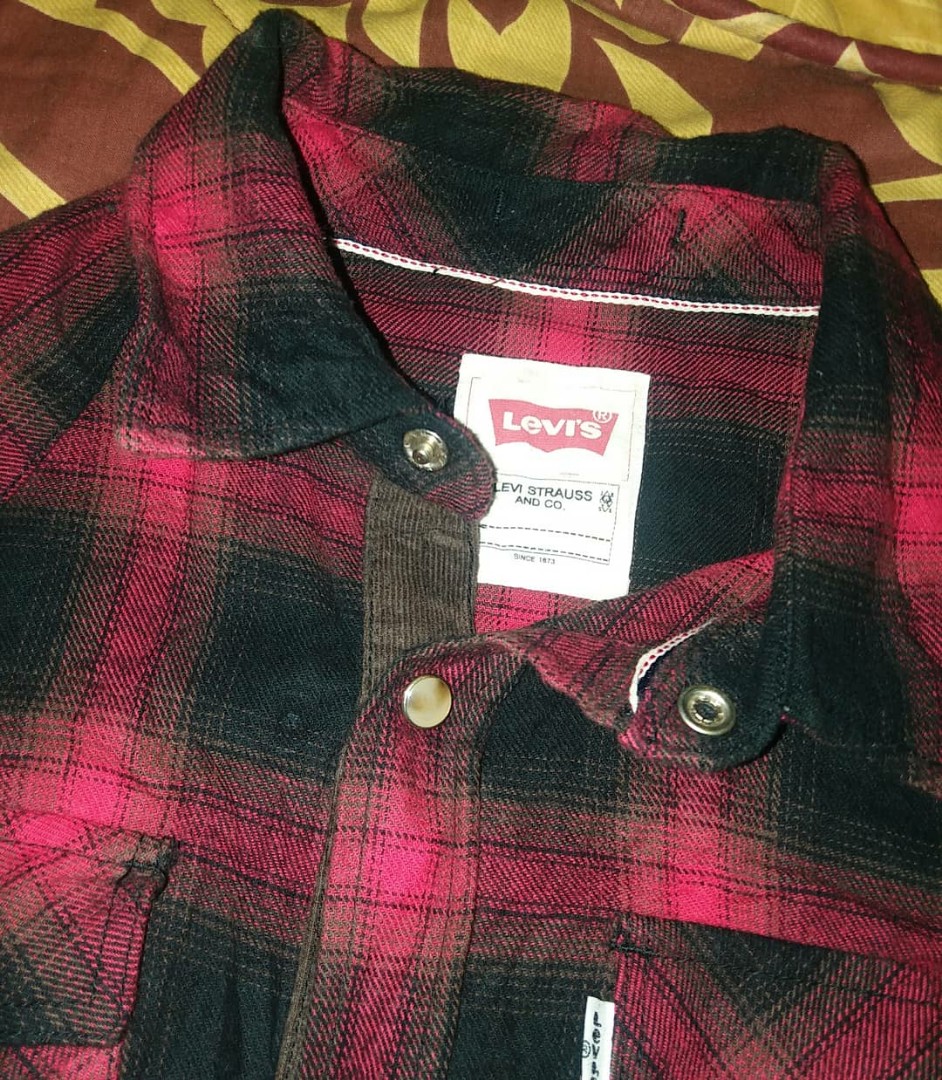 Kemeja Flanel levis, Fesyen Pria, Pakaian , Atasan di Carousell
