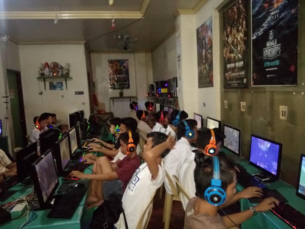 Selling internet cafe (Category: Networking) located in Cebu City. Submitted by ken2x101 (Listing ID 279175050, Image 1). Description: Selling internet cafe backgate CIT 29 units 1 3tr floor type aircon and 1 2.5hp split type aircon inverter 3 sailing fan.you can expand up to 50 plus pc and you can sideline here like food and drinks (milk tea or other food and drinks) you can add other business aning pwestuha. daghan customer dri kay duol kaayu s