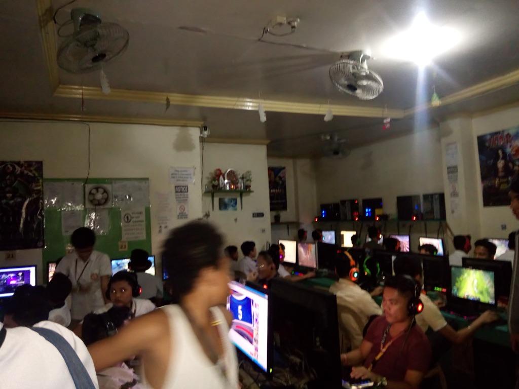 Selling internet cafe (Category: Networking) located in Cebu City. Submitted by ken2x101 (Listing ID 279175050, Image 3). Description: Selling internet cafe backgate CIT 29 units 1 3tr floor type aircon and 1 2.5hp split type aircon inverter 3 sailing fan.you can expand up to 50 plus pc and you can sideline here like food and drinks (milk tea or other food and drinks) you can add other business aning pwestuha. daghan customer dri kay duol kaayu s