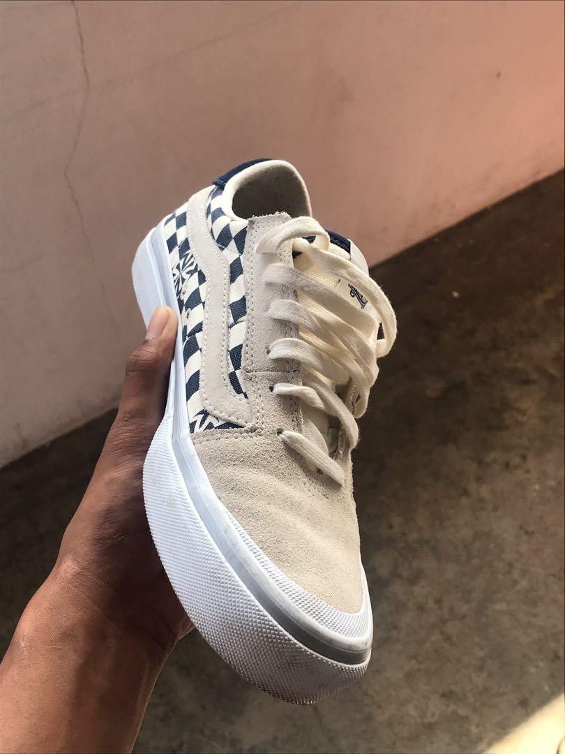 Vans x independent style 112 best sale blue & white checkerboard skate shoes