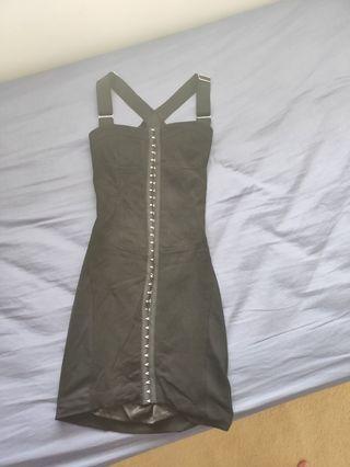 BLACK DRESS.