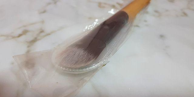 Benefit Foundation Brush
