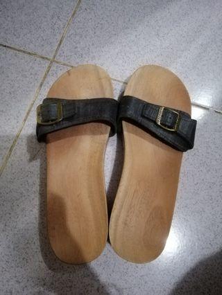 happy feet sandal