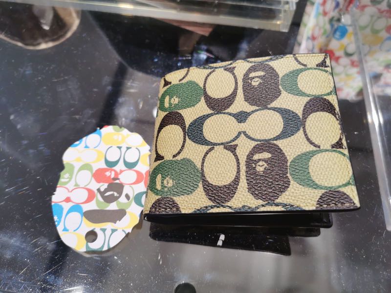 Bape x coach limited edition wallet 銀包, 名牌, 手袋及銀包- Carousell