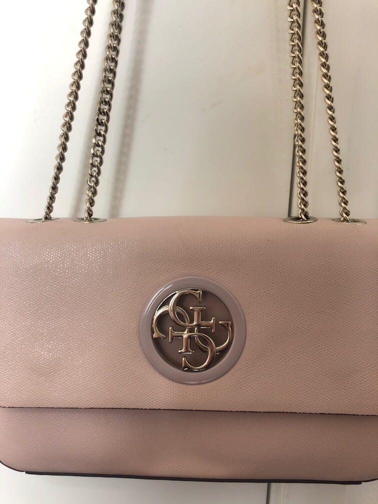 guess chain sling bag