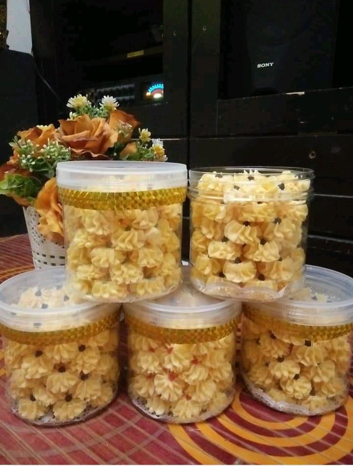 Kuih Raya 2020 Semperit Bunga Cina Food Drinks Baked Goods On Carousell