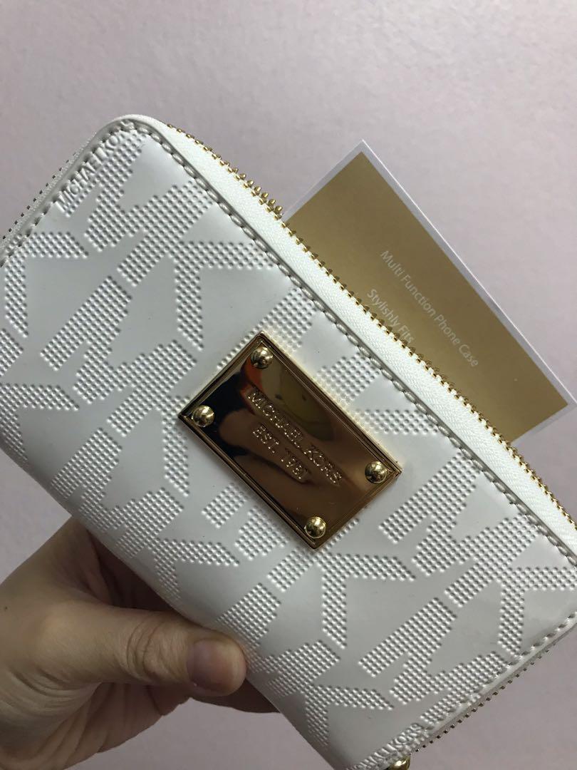 Michael Kors Multi function Case (Category: Bags & Wallets) located in Singapore. Submitted by bossiww (Listing ID 279361963, Image 1). Description: Brand new authentic Bought extra from UK 🇬🇧 .