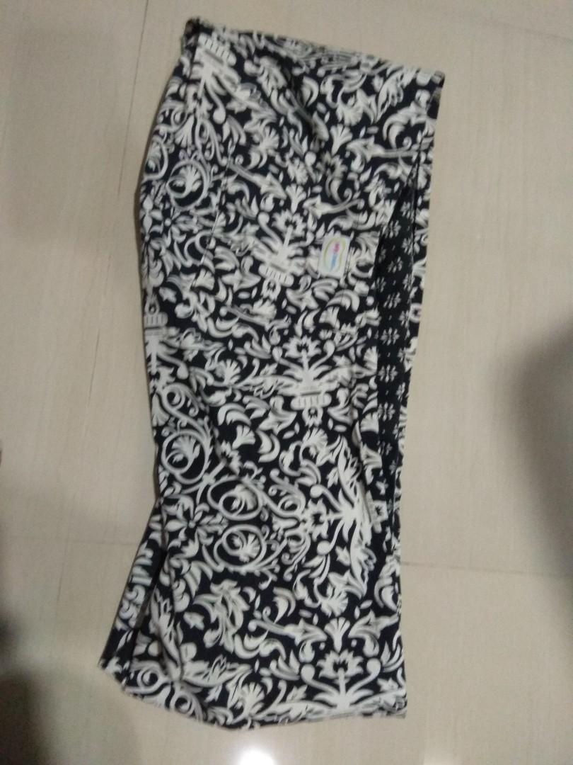 Munchkin Jelly Bean Reversible baby Sling carrier, Babies & Kids, Going Out, Carriers & Slings