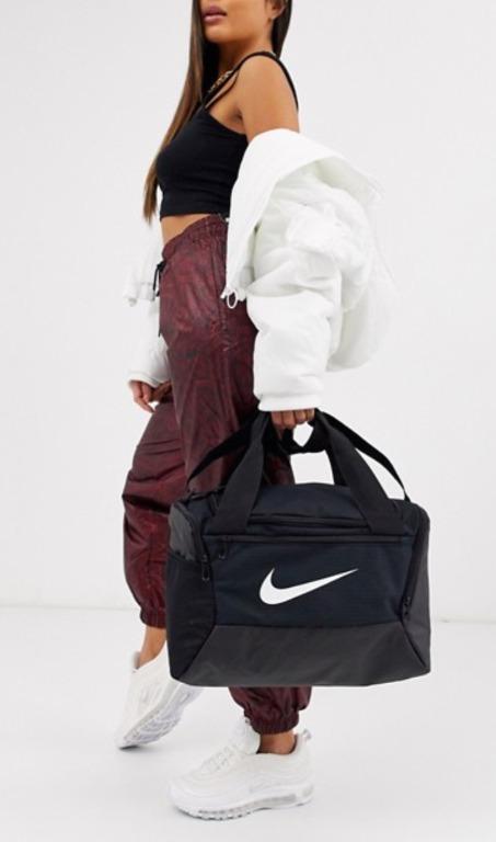 Nike small sports bag in black, Women's 