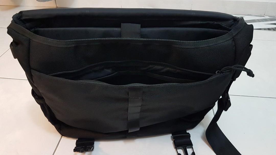 Nixon Sling Bag, Men's Fashion, Bags, Sling Bags on Carousell