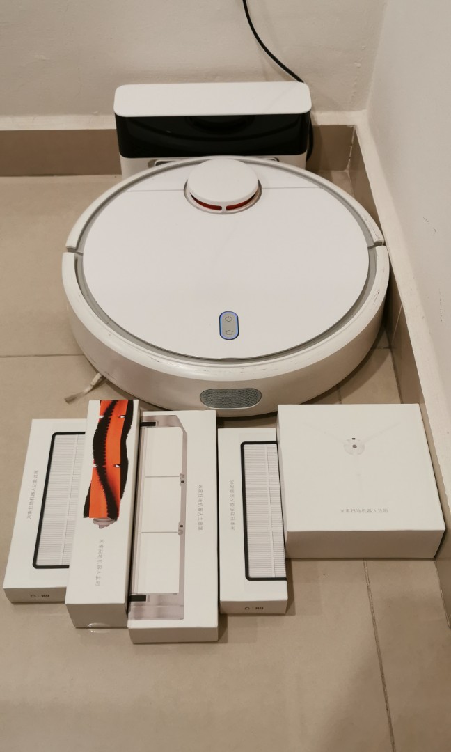 Xiaomi robot vacuum gen 1, TV & Home Appliances, Vacuum Cleaner & Housekeeping on Carousell