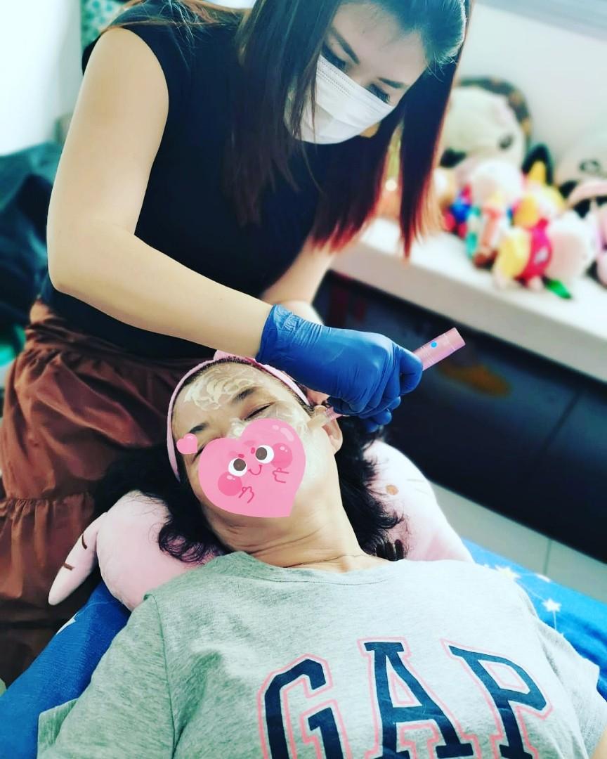 Bb glow skin treatment/facial (Category: Beauty & Health Services) located in Singapore. Submitted by abjoint (Listing ID 279539870, Image 2). Description: First trial $58 (U.P$88) BB glow skin treatment 60mins Location Clementi Ave 6.