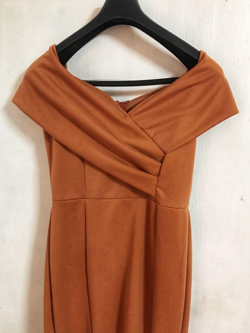 Plus Size Long Cocktail Dress (Category: Evening dresses & gowns) located in Taytay. Submitted by mansmc (Listing ID 279462772, Image 2). Description: Plus Size Long Cocktail Dress (Floor-length) Size: 2XL Bust: 43cm Waist: 44cm Length: 135cm Comfy and Stretchable Fabric: Neoprene Used only once No Slit.
