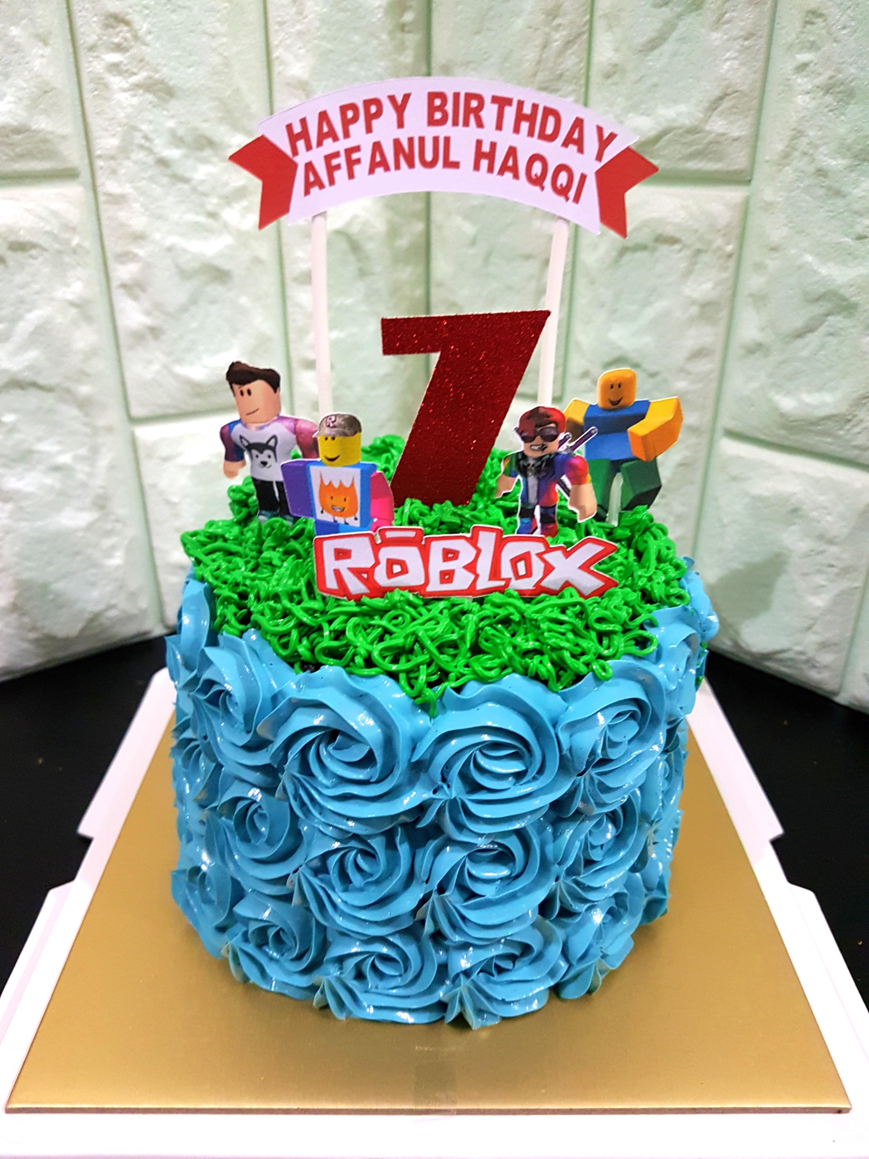 Roblox Cake - roblox cake design buttercream