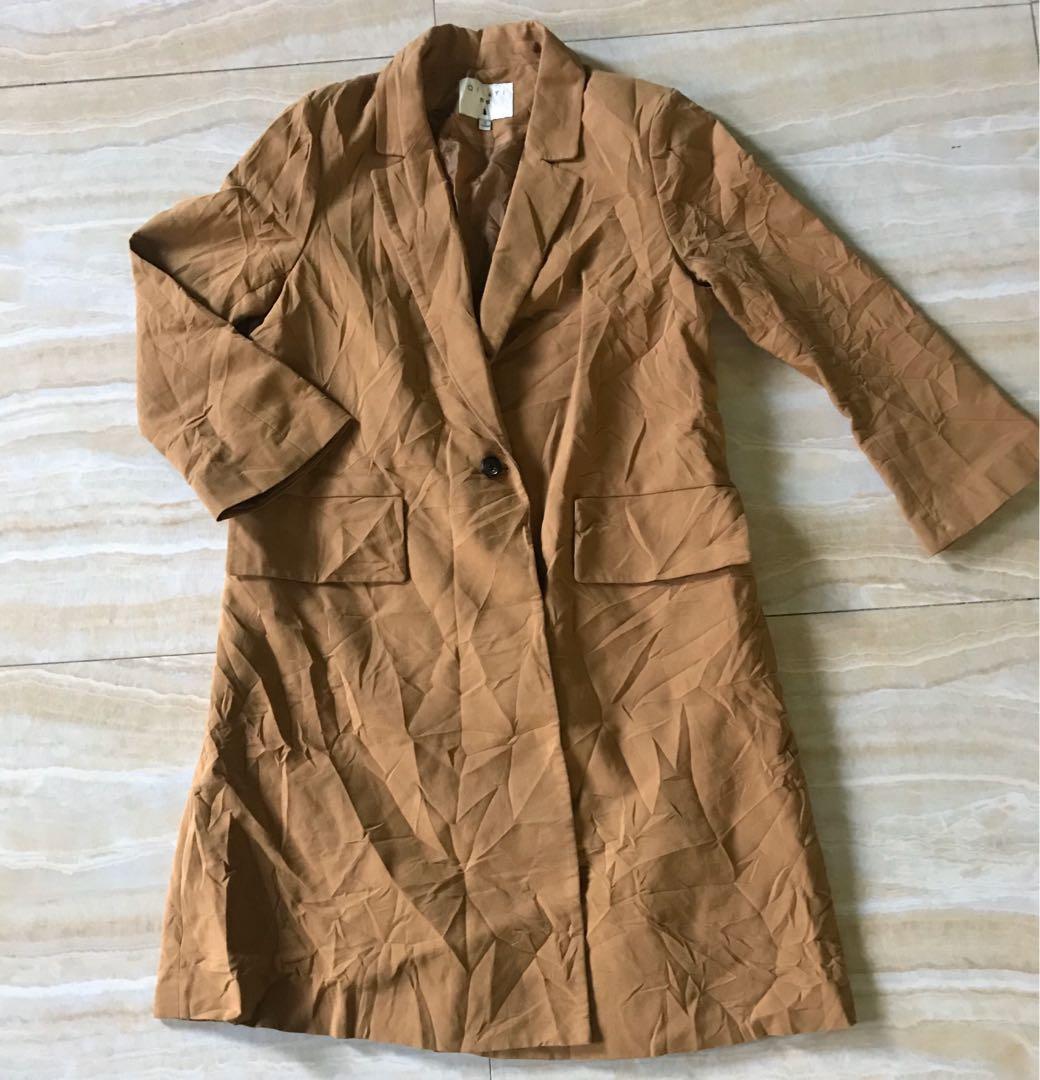 Long wool coat Medium (Category: Coats, Jackets and Outerwear) located in Caloocan City. Submitted by mayeth.r (Listing ID 279650025, Image 1). Description: good condition .