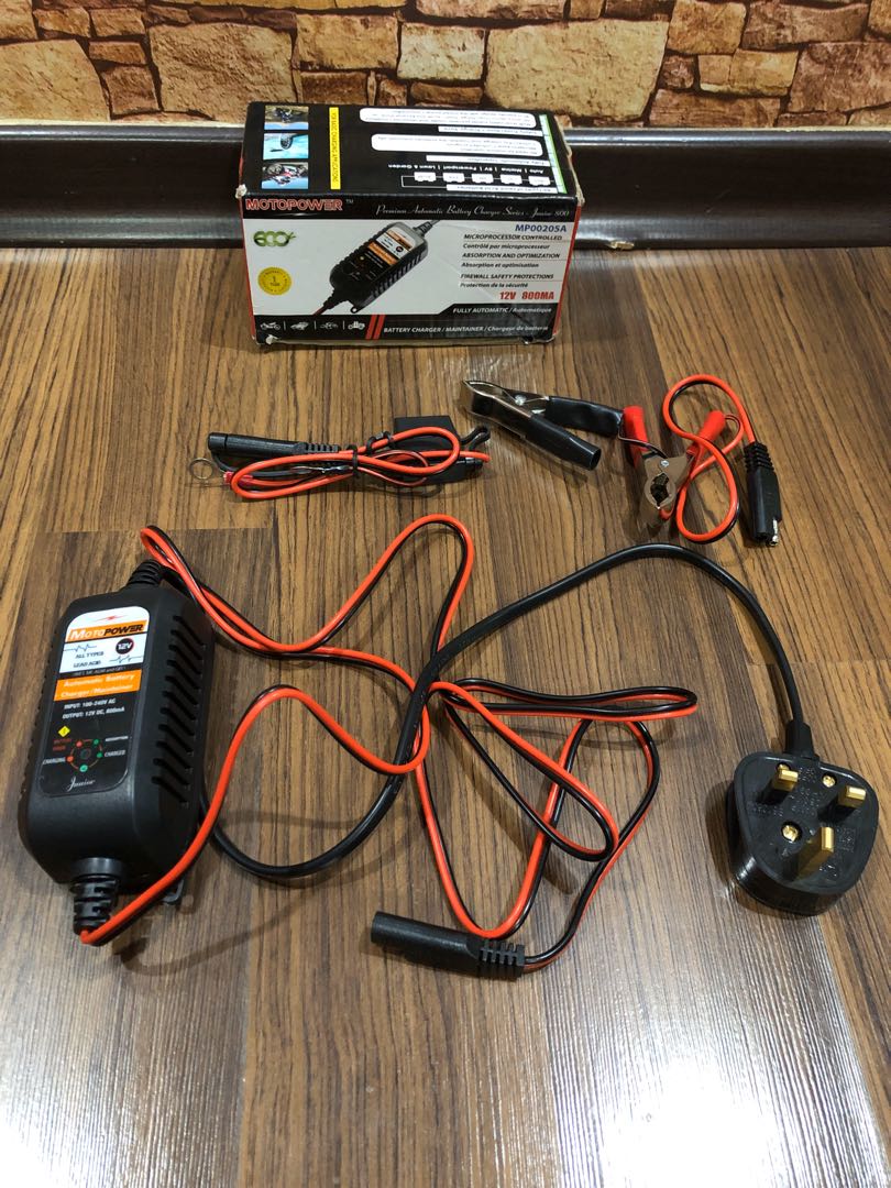 MOTOPOWER MP00205A 12V 800mA Fully Automatic Battery Charger/Maintainer