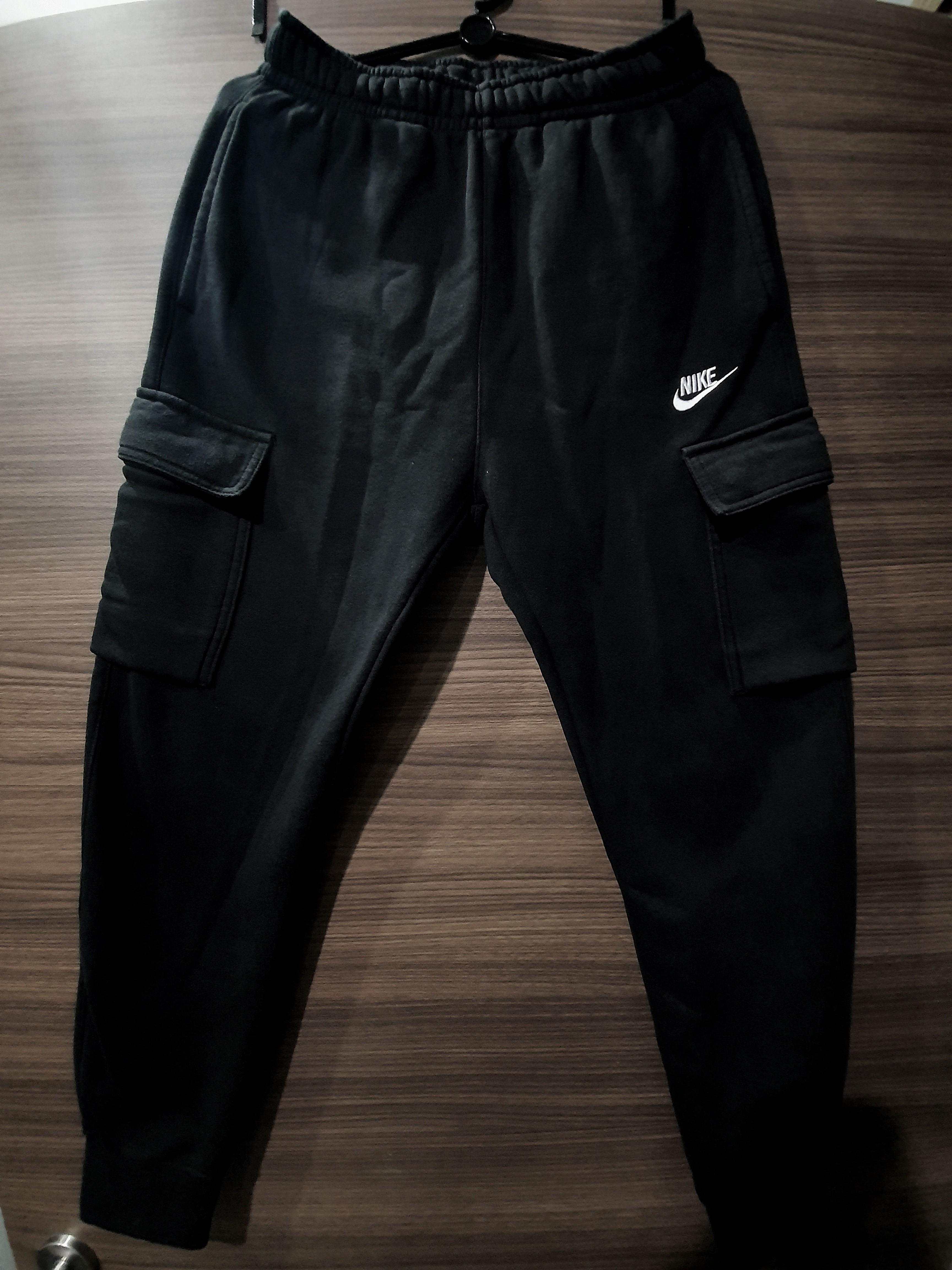 nike graphic outline swoosh cuffed cargo joggers in black
