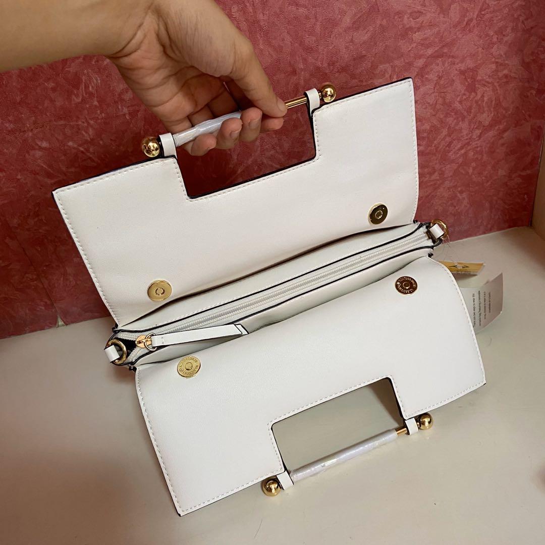 Nine west Kengie Crossbody (Category: Cross-body Bags) located in Las Pinas. Submitted by shopsticks (Listing ID 279700118, Image 3). Description: Brand new With removable sling.