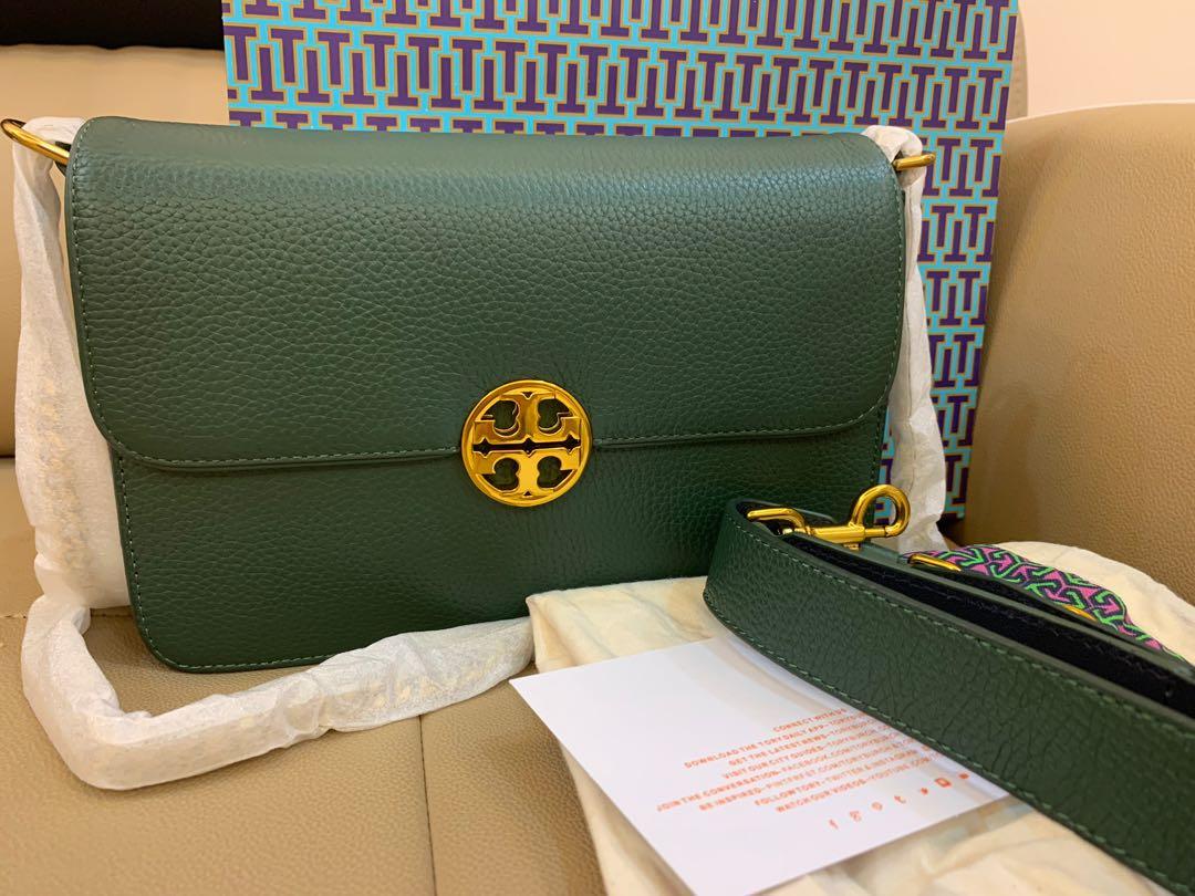 Chelsea leather wristlet outlet wallet tory burch