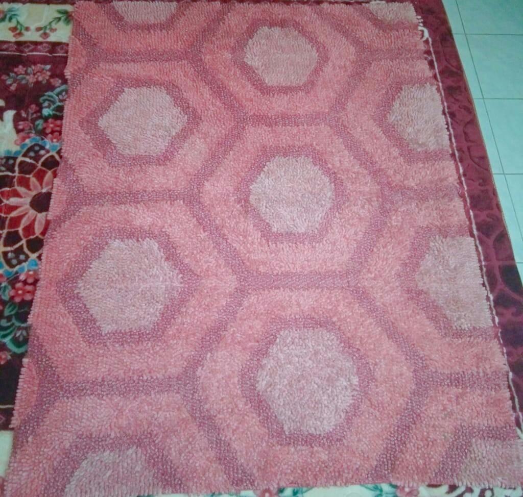 Carpet, Furniture & Home Living, Furniture, Sofas on Carousell