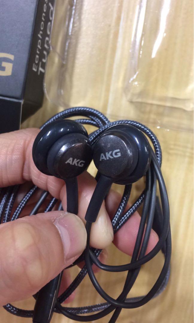 Earphone Akg Original (Category: Earphones) located in Las Pinas. Submitted by chiri (Listing ID 279915020, Image 3). Description: Selling Samsung Earphone akg original oem Brandnew with box Good quality Malakas ang sounds at hindi sabog Equalizer bass sound Color:Metal Black color Test upon meet up Test before shipping.