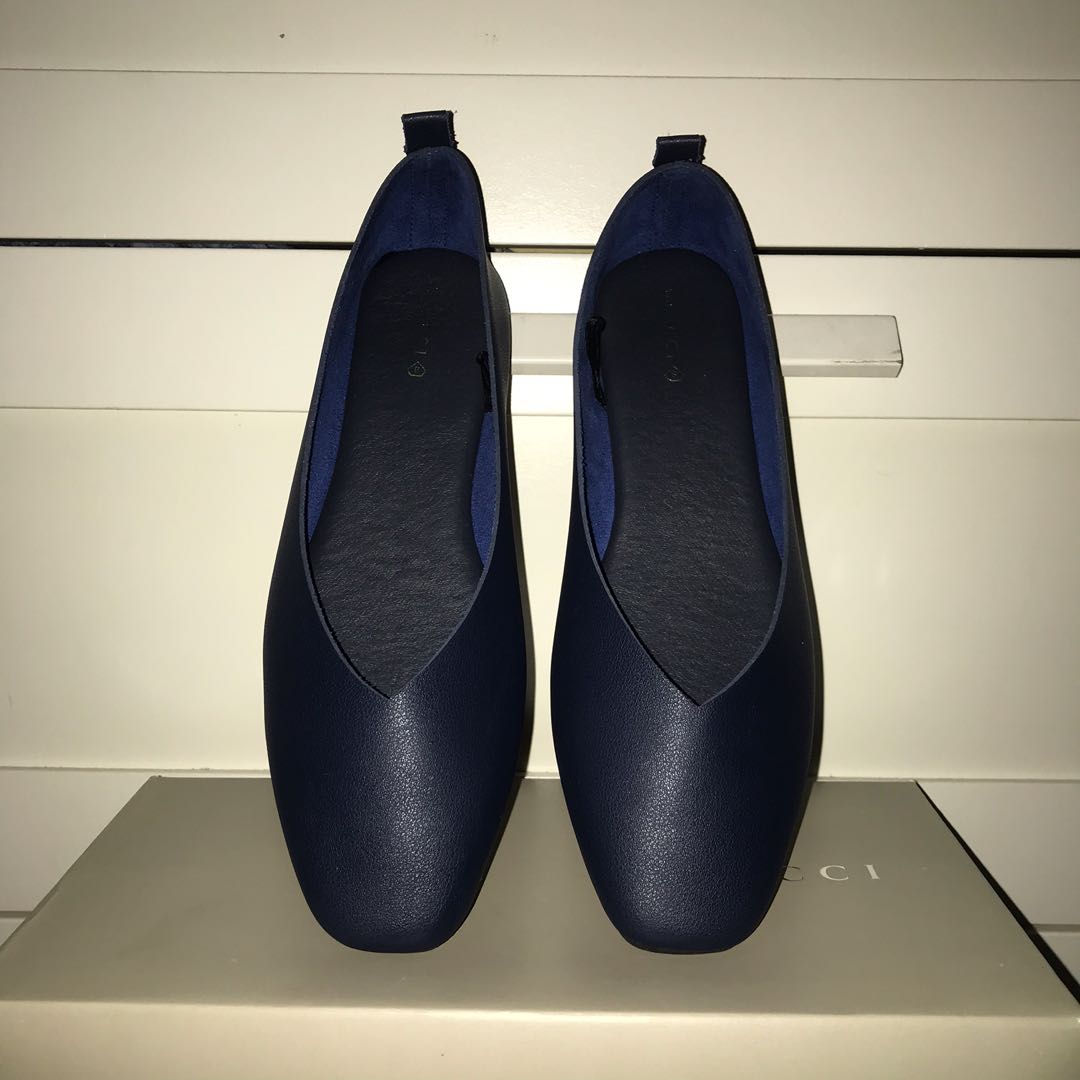 Flat shoes VINCCI, Women's Fashion, Footwear, Flats on Carousell