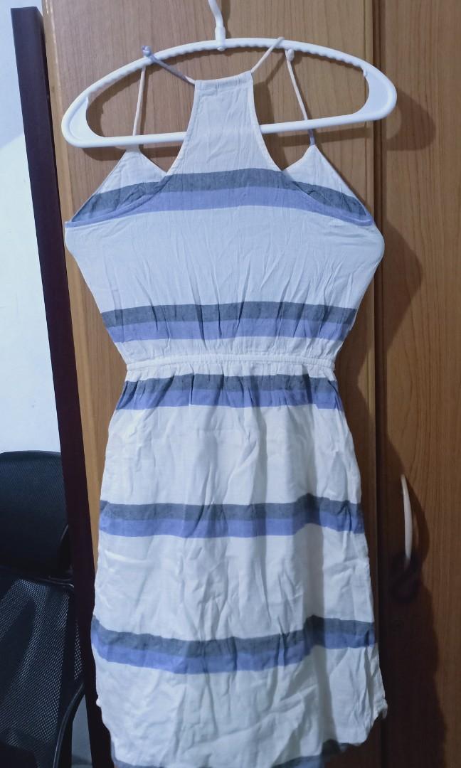 H&M White with Blue Striped Dress (Category: Dresses) located in Antipolo. Submitted by unclogged (Listing ID 279936005, Image 2). Description: H&M White with Blue Striped Dress Halos hindi po nagamit RFS: bawas damit.