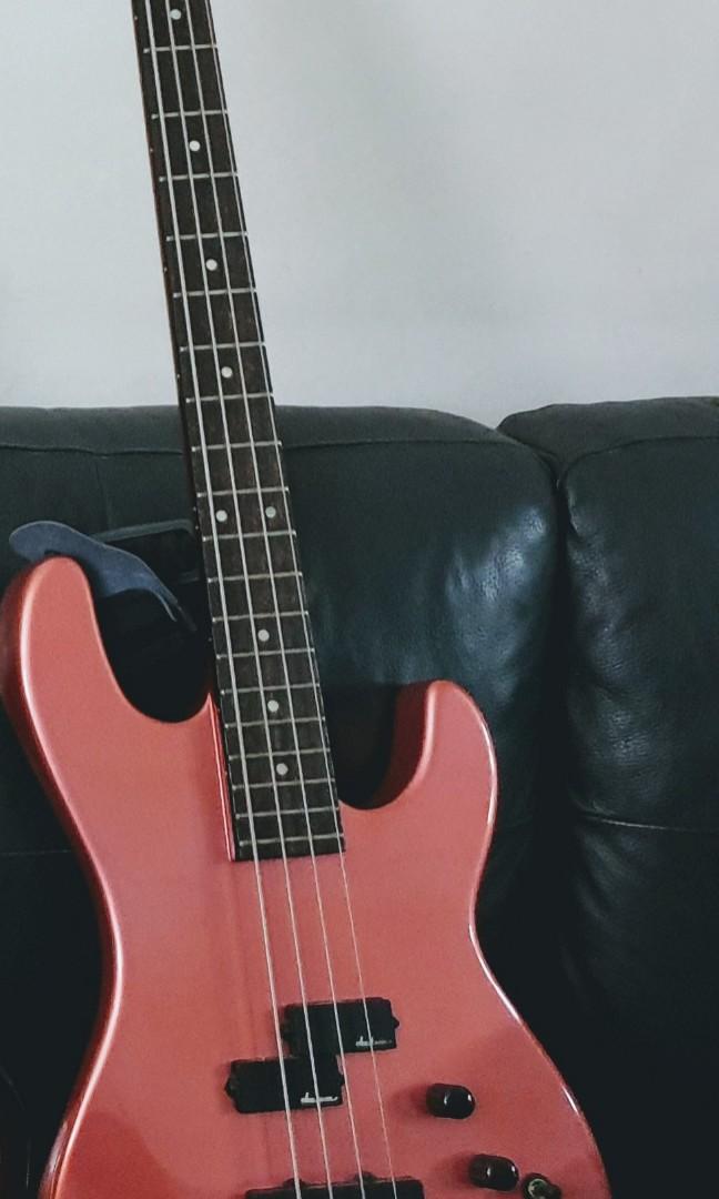 Jackson Charvel model 3B Bass guitar, Hobbies & Toys, Music