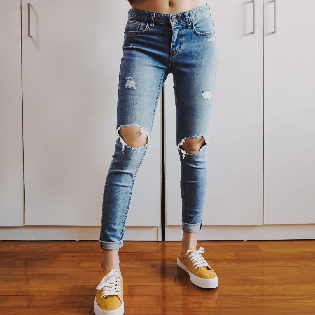 Cut out knee cheap jeans