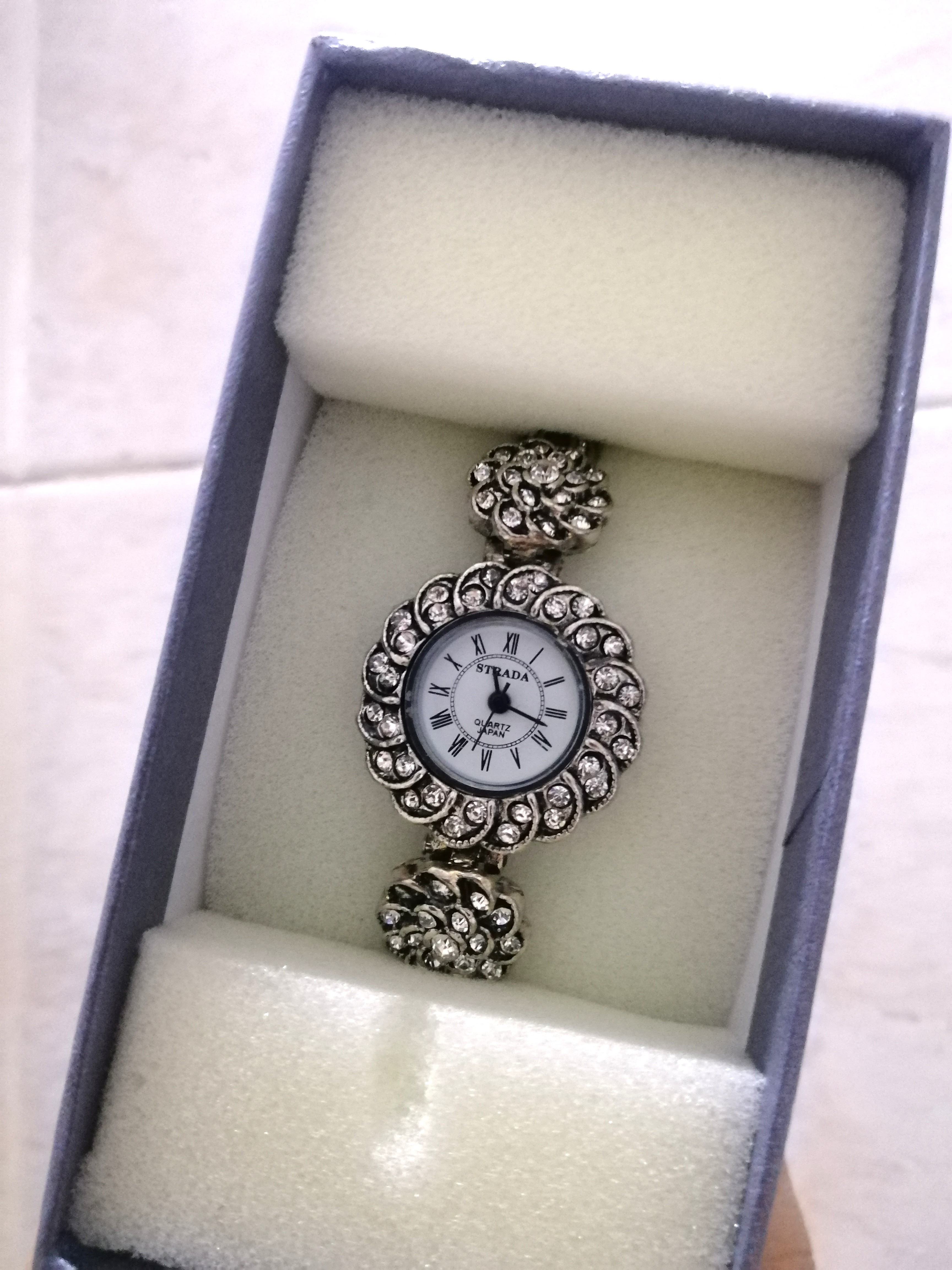 Strada watch top