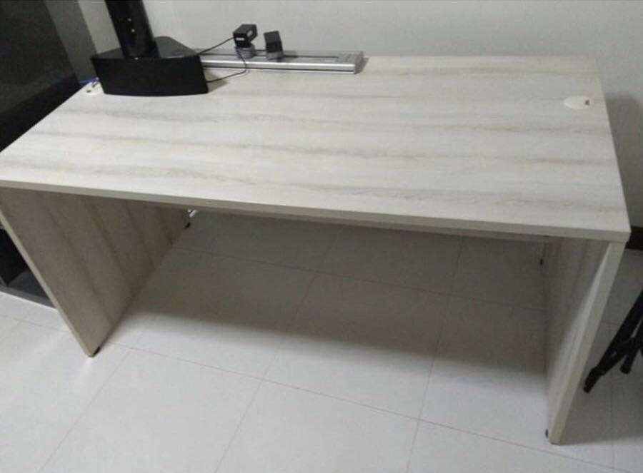 Quality Study Table (Category: Tables & Sets) located in Singapore. Submitted by jkhoo002 (Listing ID 280001260, Image 1). Description: Slashed half priced! Self-collect $80/- only, cash =) Add $30/- for delivery Very good quality and in good condition. In dismantled condition, for easy transport.