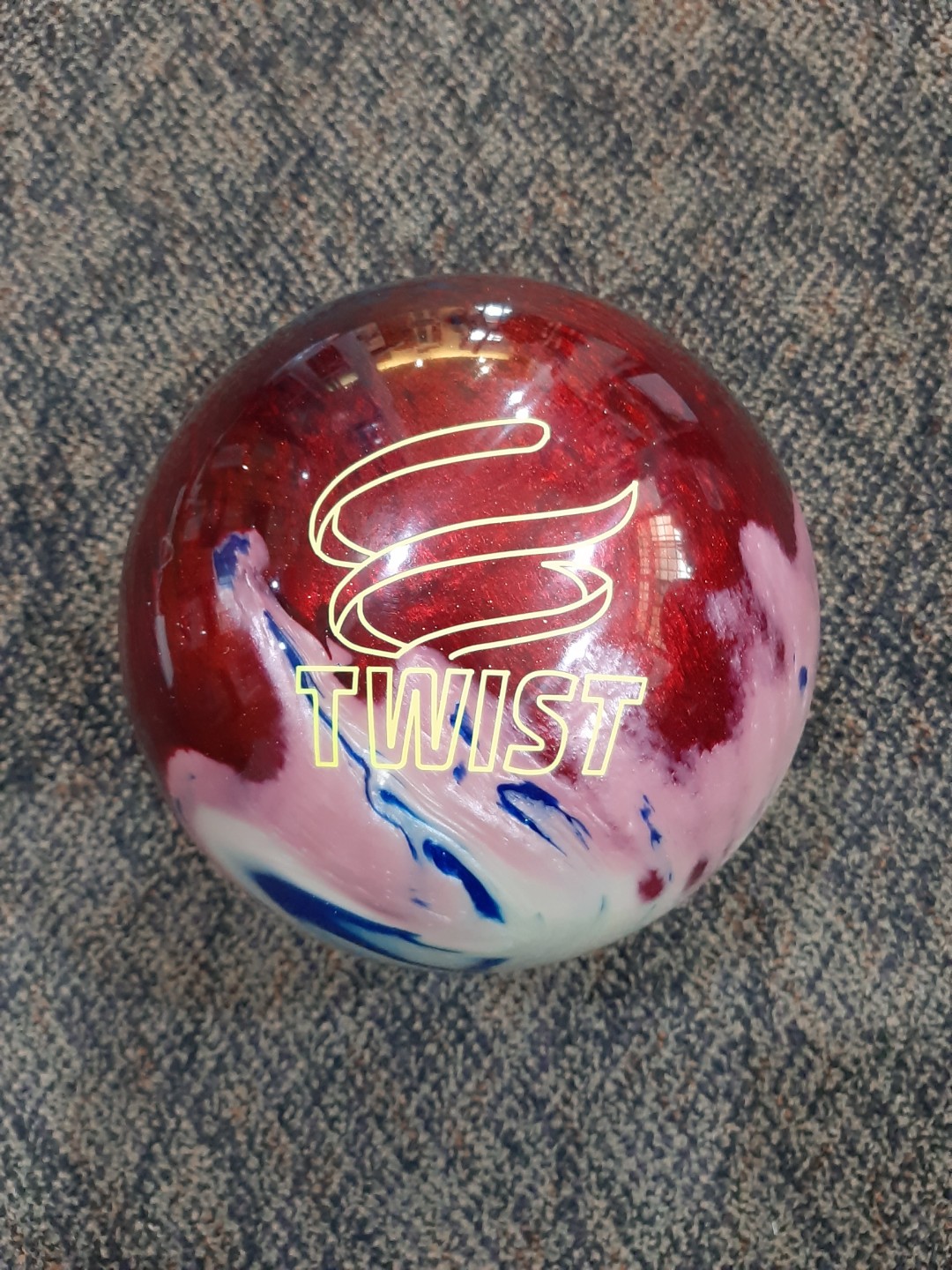 Twist 8lbs Red/white/blue bowling ball, Sports Equipment, Sports