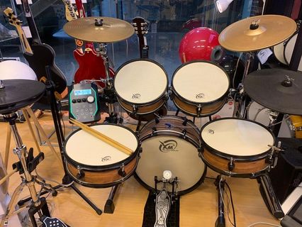 (Category: ) located in . Submitted by music_connoisseur_sg (Listing ID 258018948, Image 1). Description: .