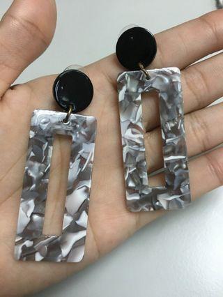 Marbled Danggling Earrings