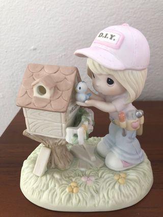 New Precious Moments Figurine  Share The Gift Of Love (2012 Symbol of Membership Figurine) (CC129001) Limited Edition (BNIB)