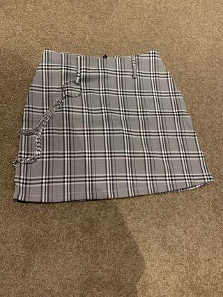 Plaid skirt with silver chain