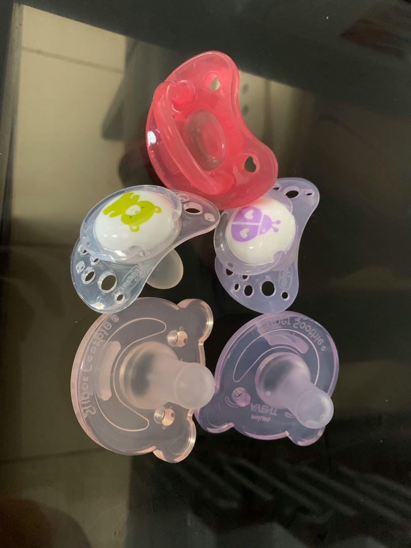 Avent and Chicco Pacifier (Category: Soothers & Pacifiers) located in Mandaluyong City. Submitted by dturqueza (Listing ID 280180170, Image 1). Description: Used once pacifiers. My baby didn’t like it. 1000 only.