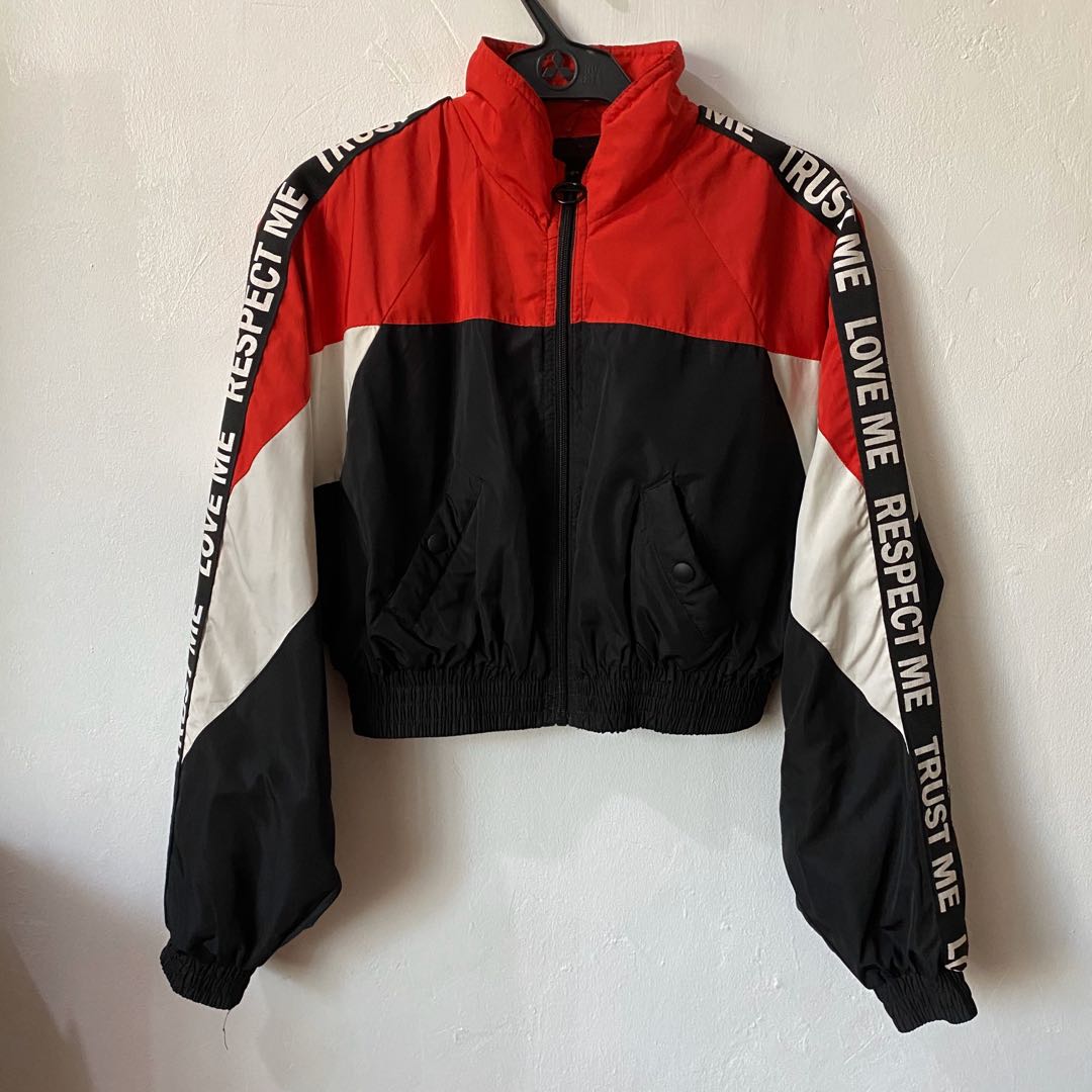 crop top windbreaker nike