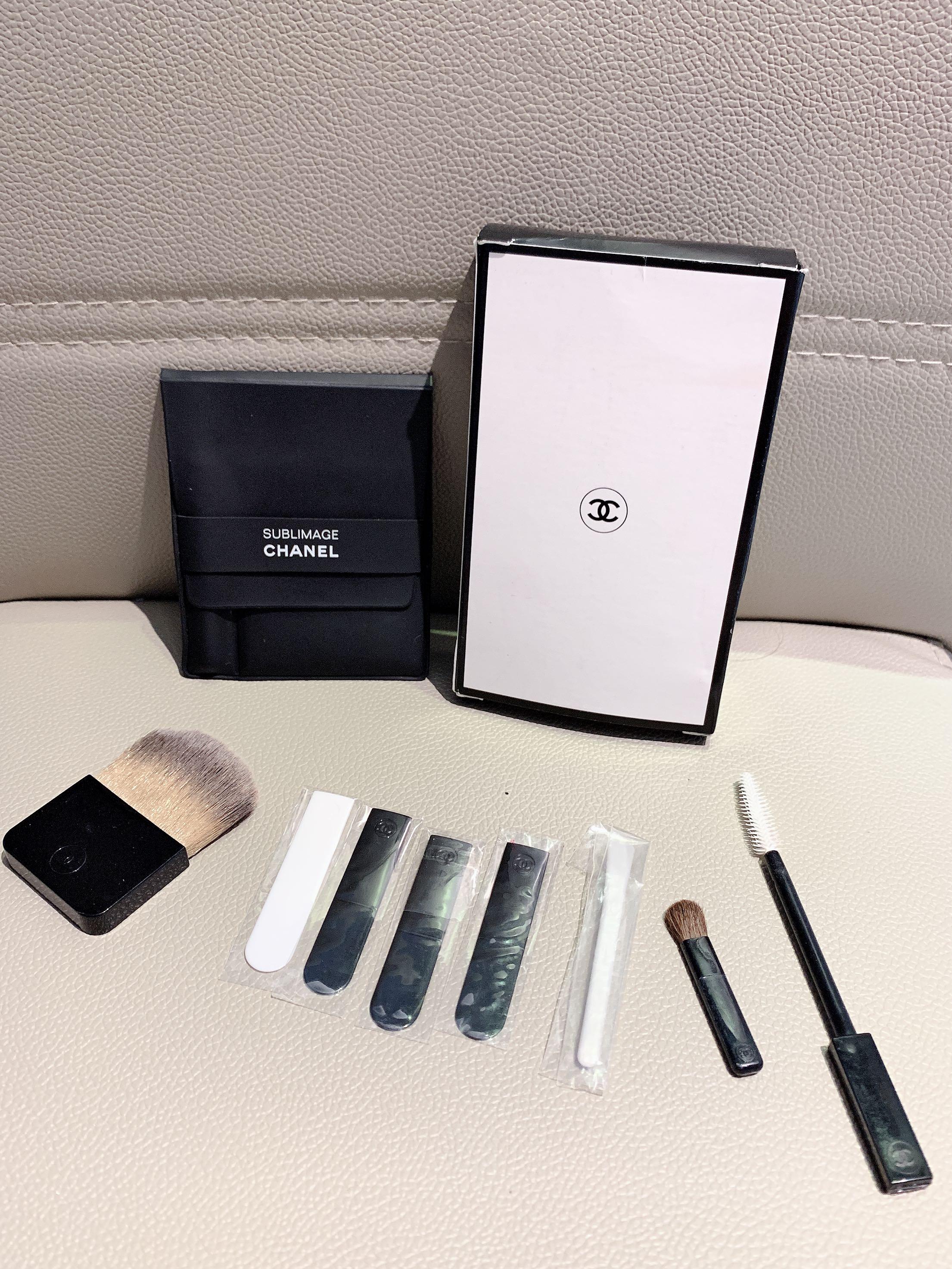 Chanel makeup tool kit （分類：化妝品）位於 Hong Kong。 由 10u1s 提交（商品編號 280017841，圖片 1）。簡介： 🌸 100% real & new, no box 🌸 pic2: stick/tool has Chanel logos on the body。