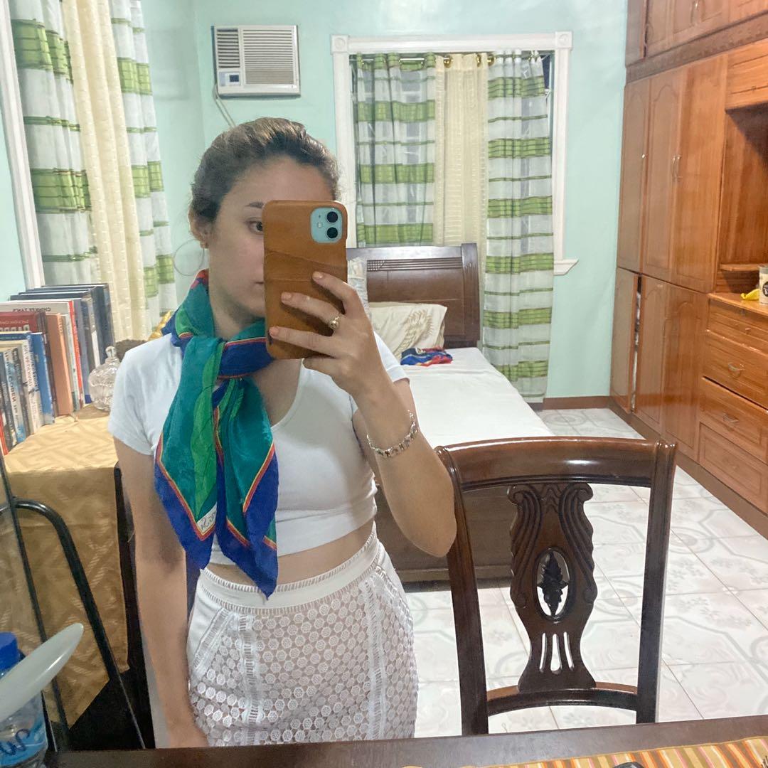 Green silk shawl scarf (Category: Scarves) located in Cebu City. Submitted by shyfatares (Listing ID 280179225, Image 3). Description: .