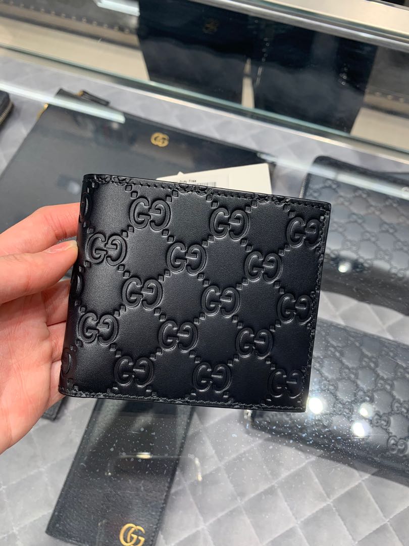 Gucci Signature Men's Wallet, Luxury, Bags & Wallets on Carousell