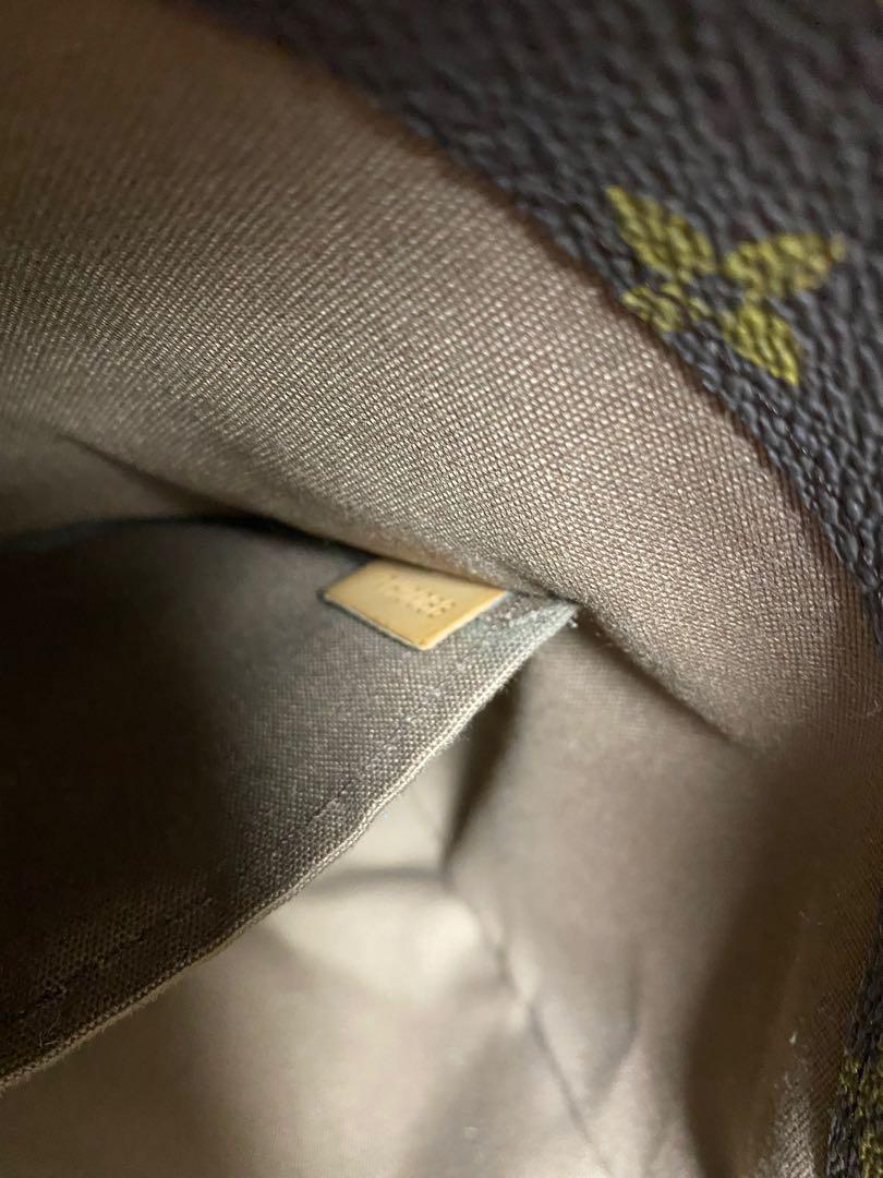 Louis Vuitton Automne-Hiver Limited Edition (Category: Luxury Bags & Wallets) located in Cavite. Submitted by missjhem16 (Listing ID 280002812, Image 2). Description: In excellent condition with serial no..