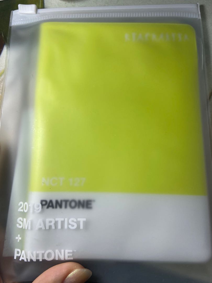 NCT 127 Pantone Passport wallet, 興趣及遊戲, 收藏品及紀念品, 明星周邊 Carousell