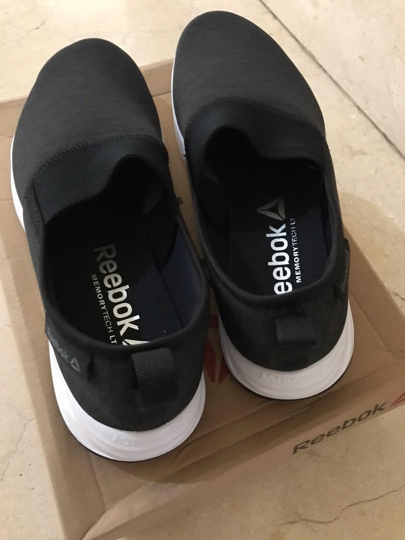 Reebok astroride top slip on