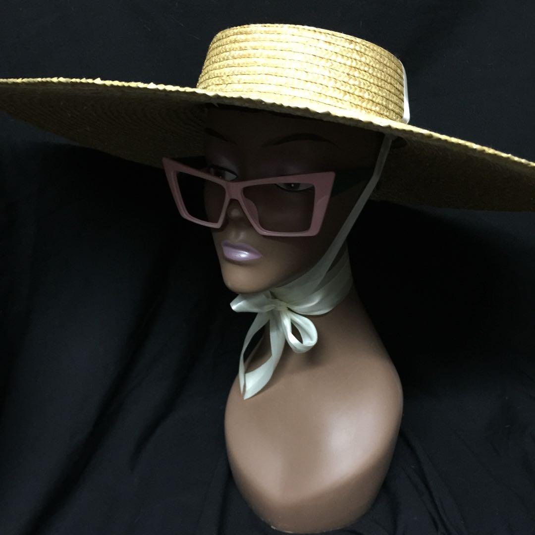 Hat with rim clearance